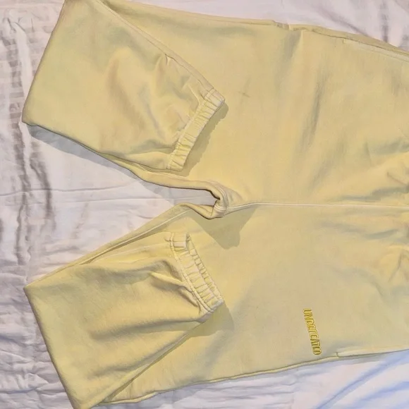Undefeated Icon Hoodie and Sweatpants Set - light yellow color, size XXL - Picture 7 of 15
